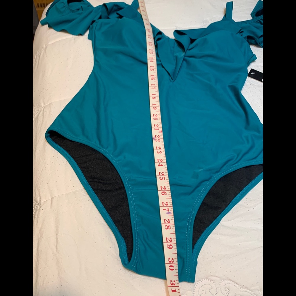 Nicole Miller Swim Ruffled Cold Shoulder - Picture 4 of 5